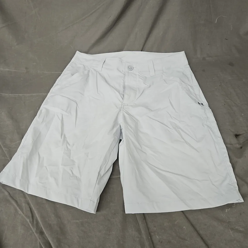 UNDER ARMOUR SHORTS IN ICE GREY SIZE 32"