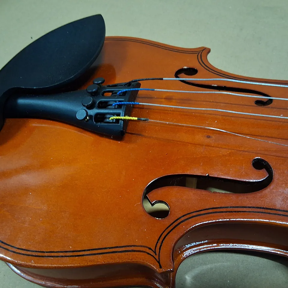 1/2 SIZE VIOLIN WITH BOW – WOODEN INSTRUMENT IN CASE