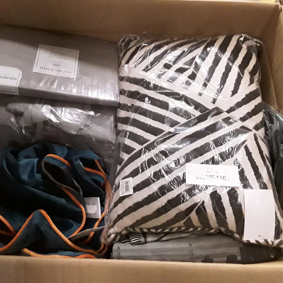 BOX CONTAINING ASSORTED TEXTILE PRODUCTS INCLUDING CUSHION CASES, PILLOWS & TOWELS