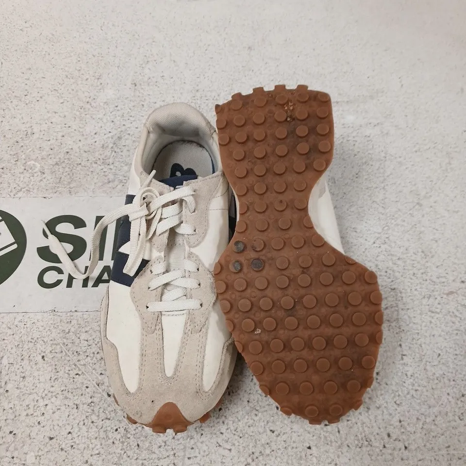 WHITE/BEIGE ATHLETIC SHOES WITH NAVY STRIPE – (UK 4.5)