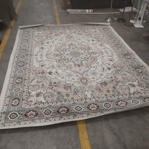 SAFAVIEH LYNDHURST RUG - 235 x 305cm