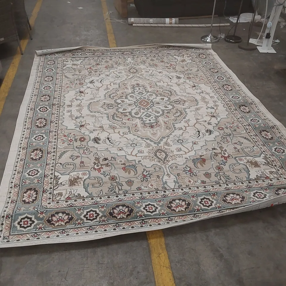 SAFAVIEH LYNDHURST RUG - 235 x 305cm