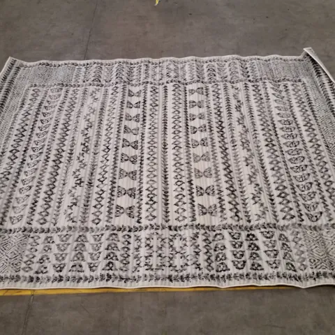 QUALITY DESIGNER LIVABLISS PISA RUG IN RUG - 200×275CM