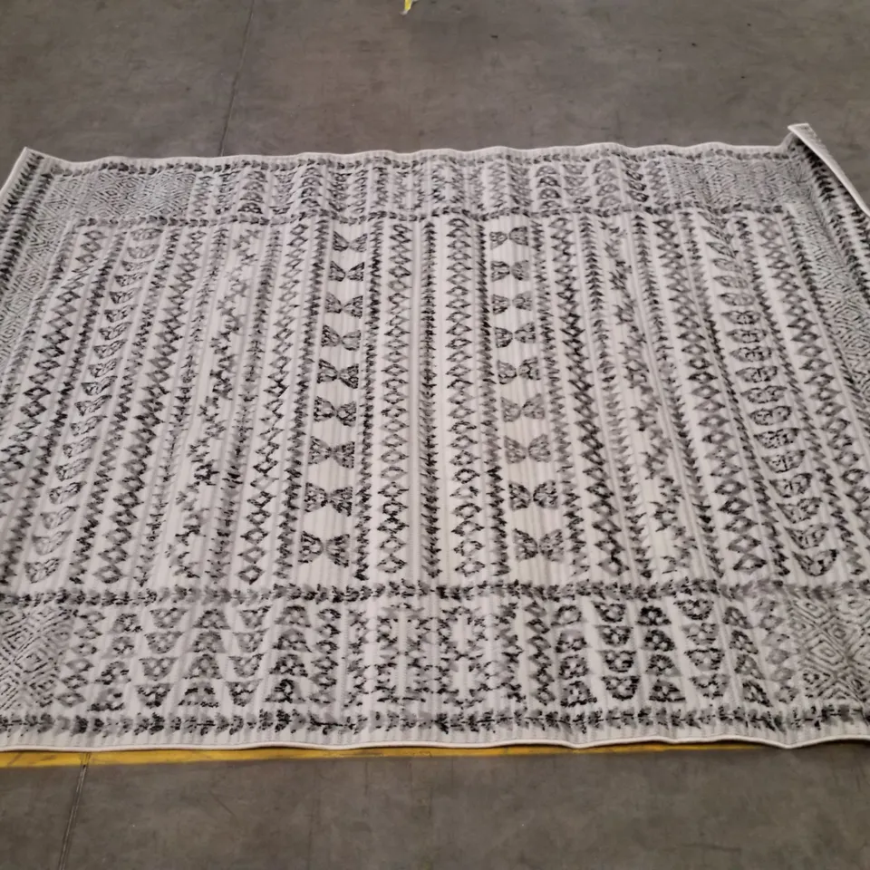 QUALITY DESIGNER LIVABLISS PISA RUG IN RUG - 200×275CM