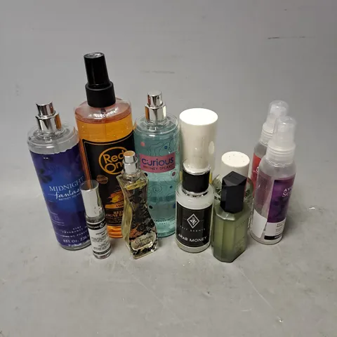 APPROXIMATELY 10 ASSORTED UNBOXED FRAGRANCES TO INCLUDE - CHRISTINA AGUILERA - BRAZILIAN CRUSH PERFUME MIST - THE BODY SHOP WHITE MUSK - ETC - COLLECTION ONLY