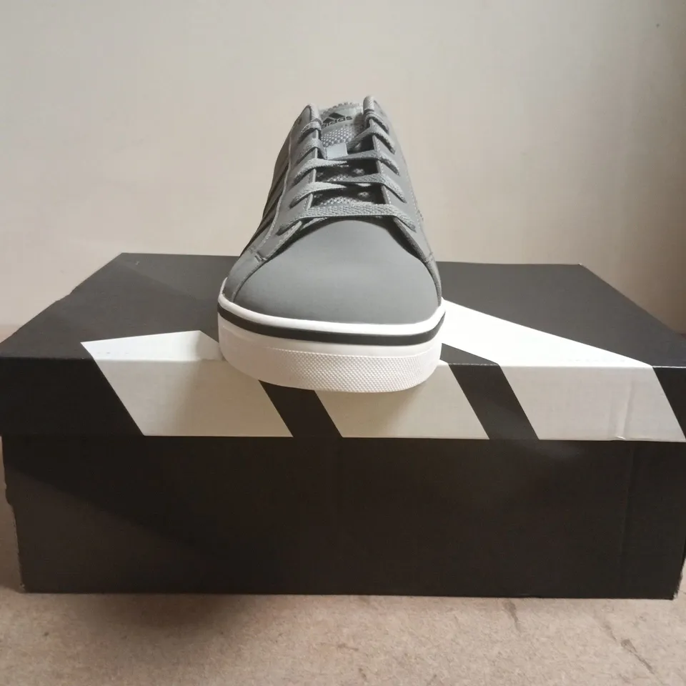 BOXED PAIR OF ADIDAS VS PACE 2.0 TRAINERS IN GREY/BLACK SIZE UK 10