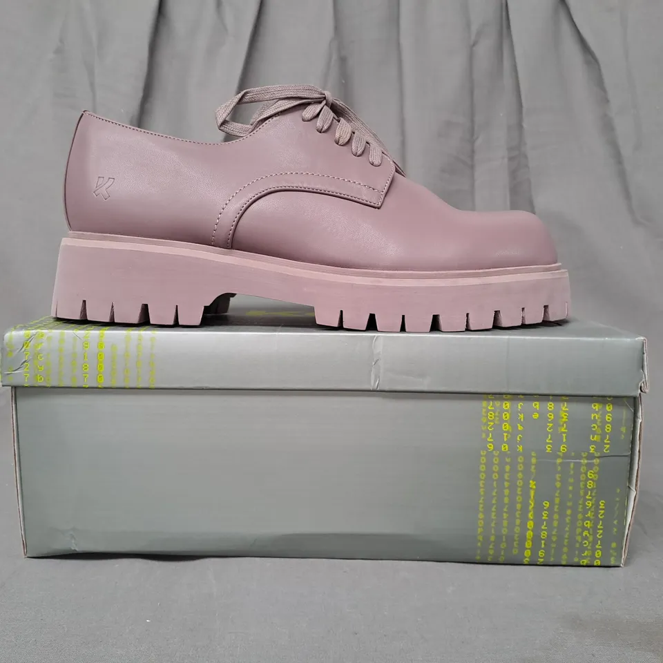 BOXED PAIR OF KOI AVIAN MEN'S LACE UP SHOES IN MAUVE UK SIZE 10