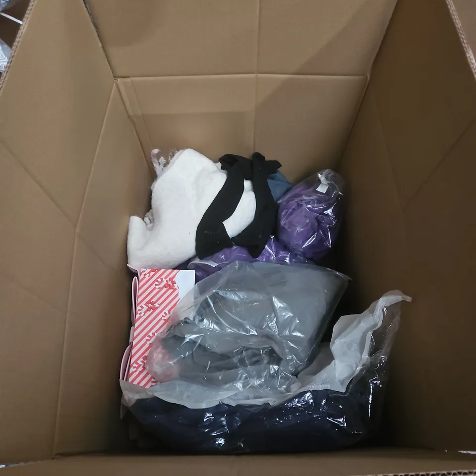 BOX OF APPROXIMATELY 25 ASSORTED CLOTHING ITEMS INCLUDING CASTORE SOCKS , SOFT TOUCH GREY HOODY AND PUFFER JACKET 
