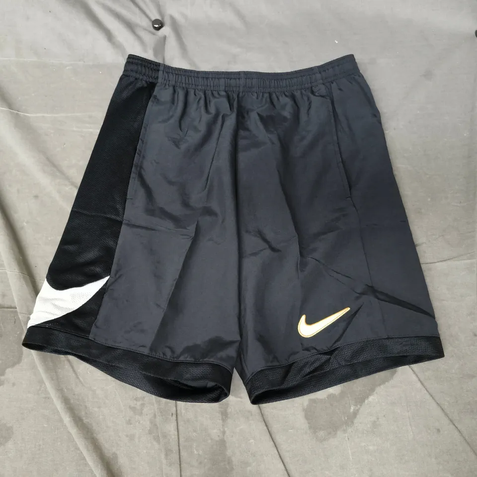 NIKE SLIM FIT SHORTS IN BLACK SIZE SMALL
