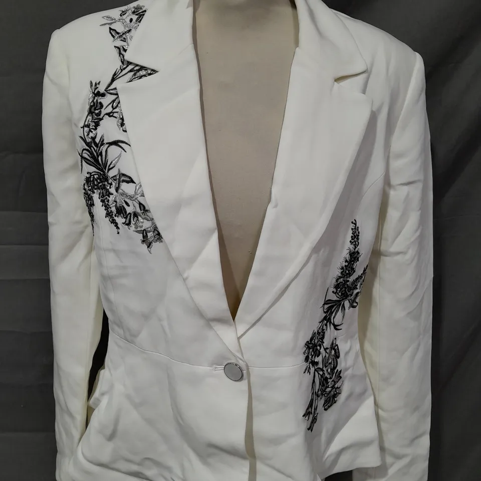 KAREN MILLER COMPACT VISCOSE PEPLUM EMBROIDERED BLAZER IN IVORY - 12