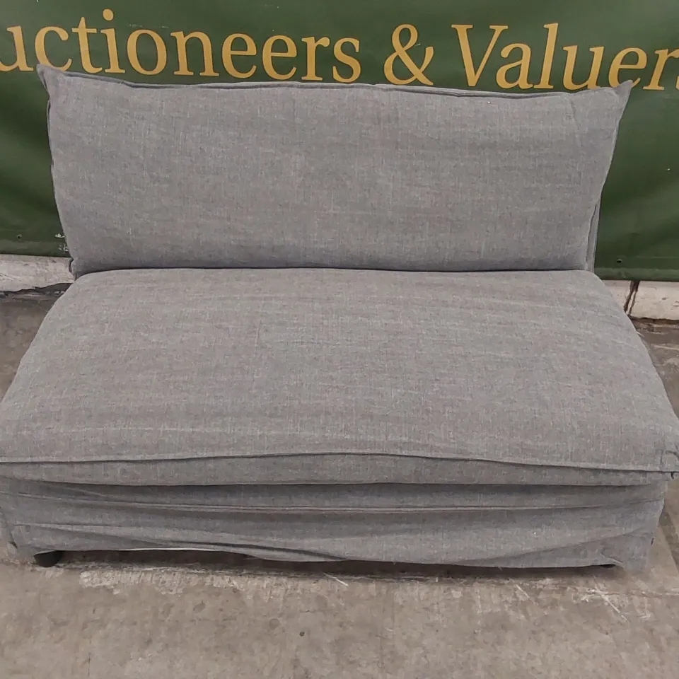 QUALITY DESIGNER 2 SEATER FABRIC UPHOLSTERED SOFA - GREY 