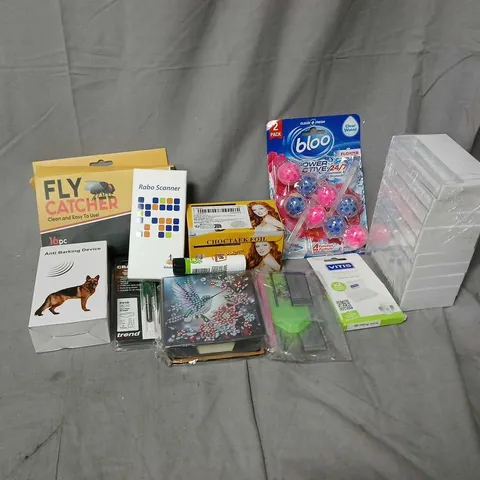 APPROXIMATELY 12 ASSORTED HOUSEHOLD ITEMS TO INCLUDE 16 PC FLY PAPER SET, ANTI BARKING DEVICE, BLOO POWER ACTIVE, ETC