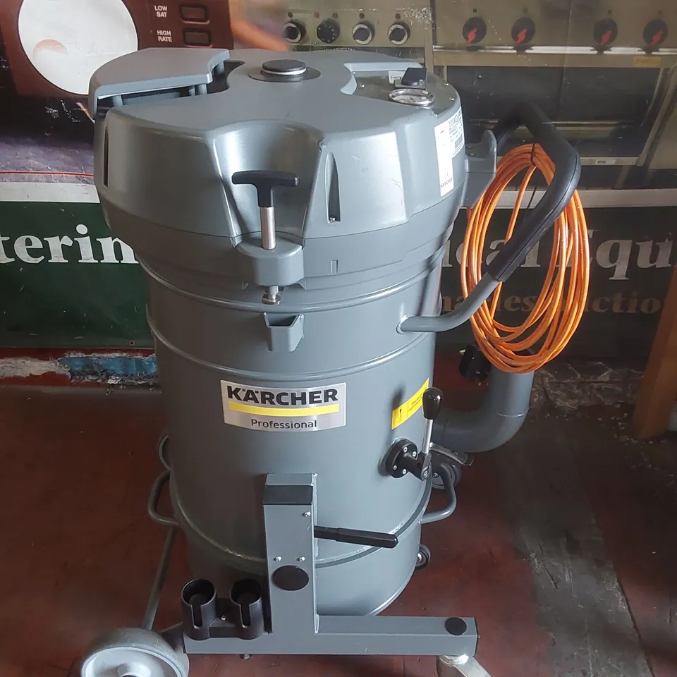 EX-DEMO KÄRCHER IVR 40/24-2 S/N 20260 INDUSTRIAL VACUUM CLEANER