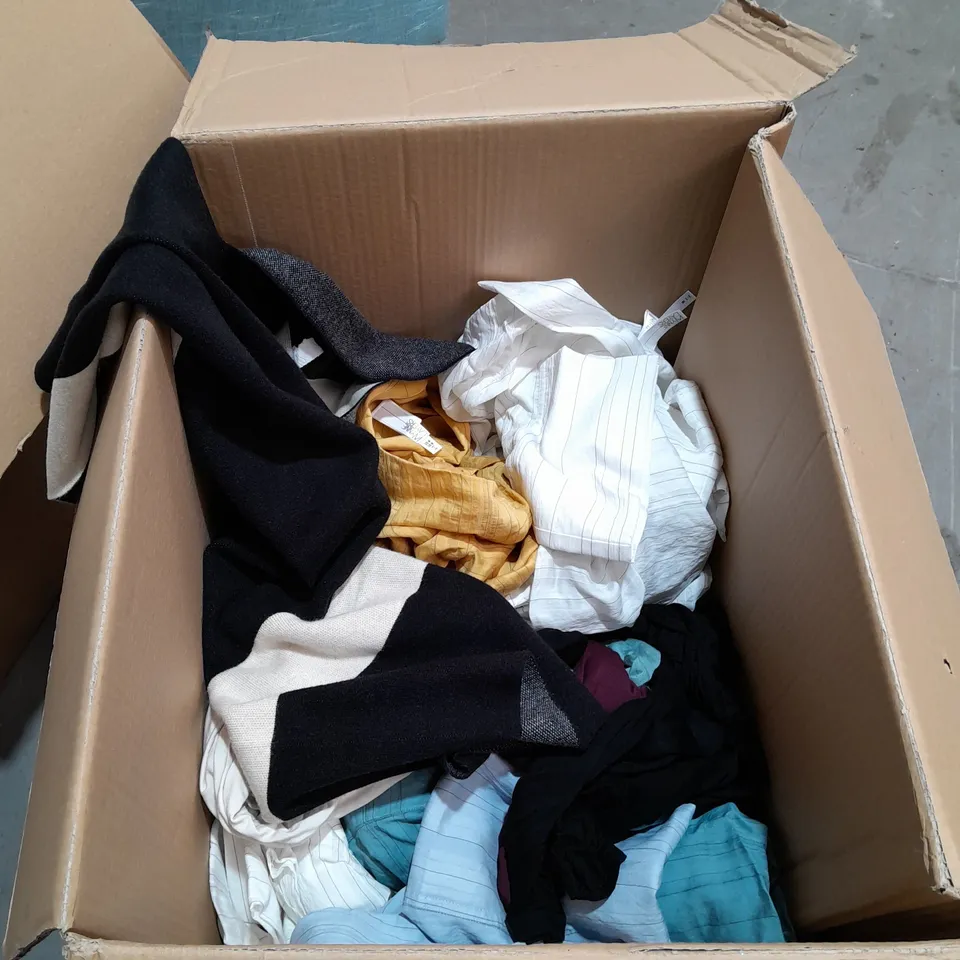 BOX OF ASSORTED CLOTHING ITEMS TO INCLUDE SHIRTS, CARDIGANS, TOPS ETC 