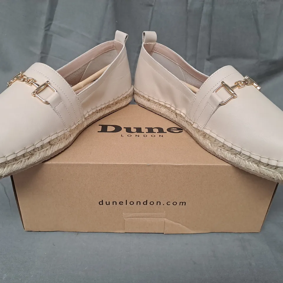 BOXED PAIR OF 736 GELLATO LOAFERS IN BEIGE SIZE 8