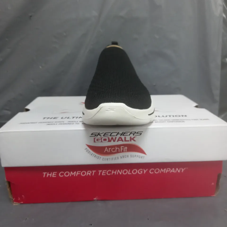 SKECHERS GO WALK TRAINERS BLACK SIZE 5