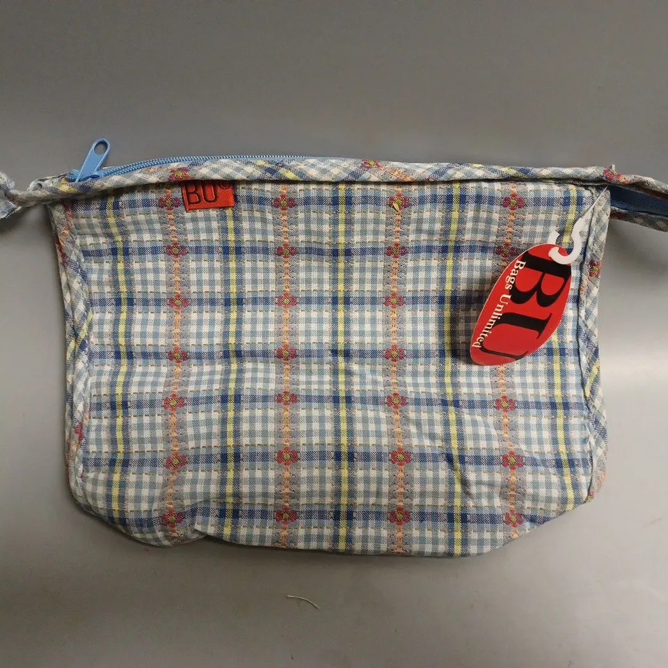 APPROXIMATELY 14 BAGS UNLIMITED DUBLIN COSMETICS BAG 