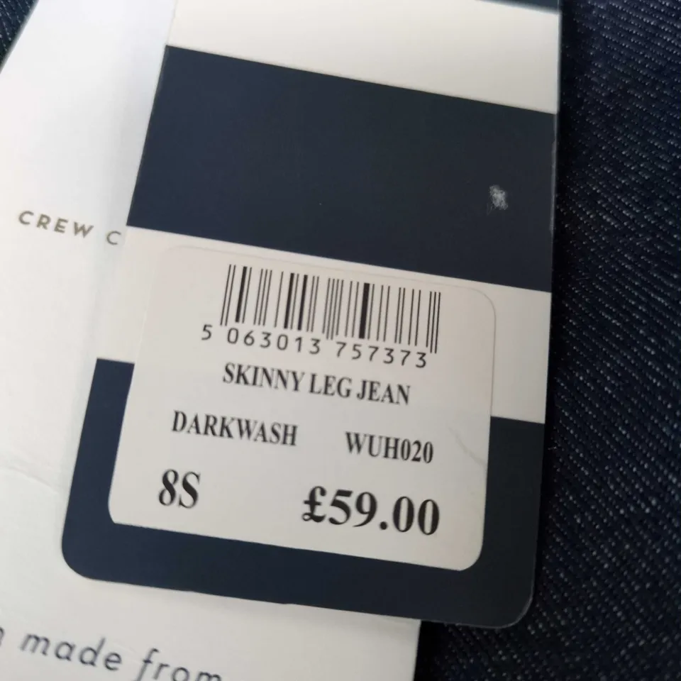 CREW CLOTHING COMPANY MEN'S SKINNY LEG JEANS – DARK WASH DENIM, SIZE 8S (WUH020)