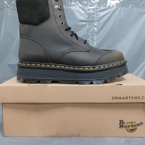 BOXED PAIR OF DR MARTENS ZEBZAG BOOTS IN BLACK/CHARCOAL SIZE UK 11