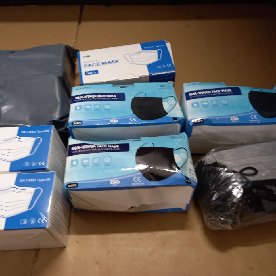 LOT OF APPROXIMATELY 450 FACE MASKS
