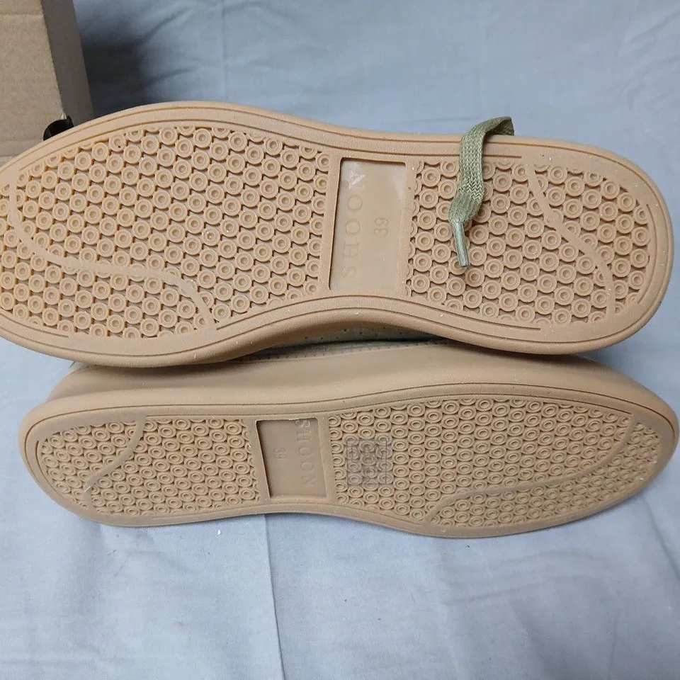 BOXED PAIR OF SHOON EMBER SLIM-SOLE TRAINERS IN LIGHT GREEN SUEDE  – UK 6 