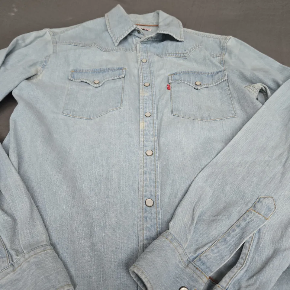 LEVI STRAUSS LIGHT DENIM BUTTON JACKET - MEDIUM