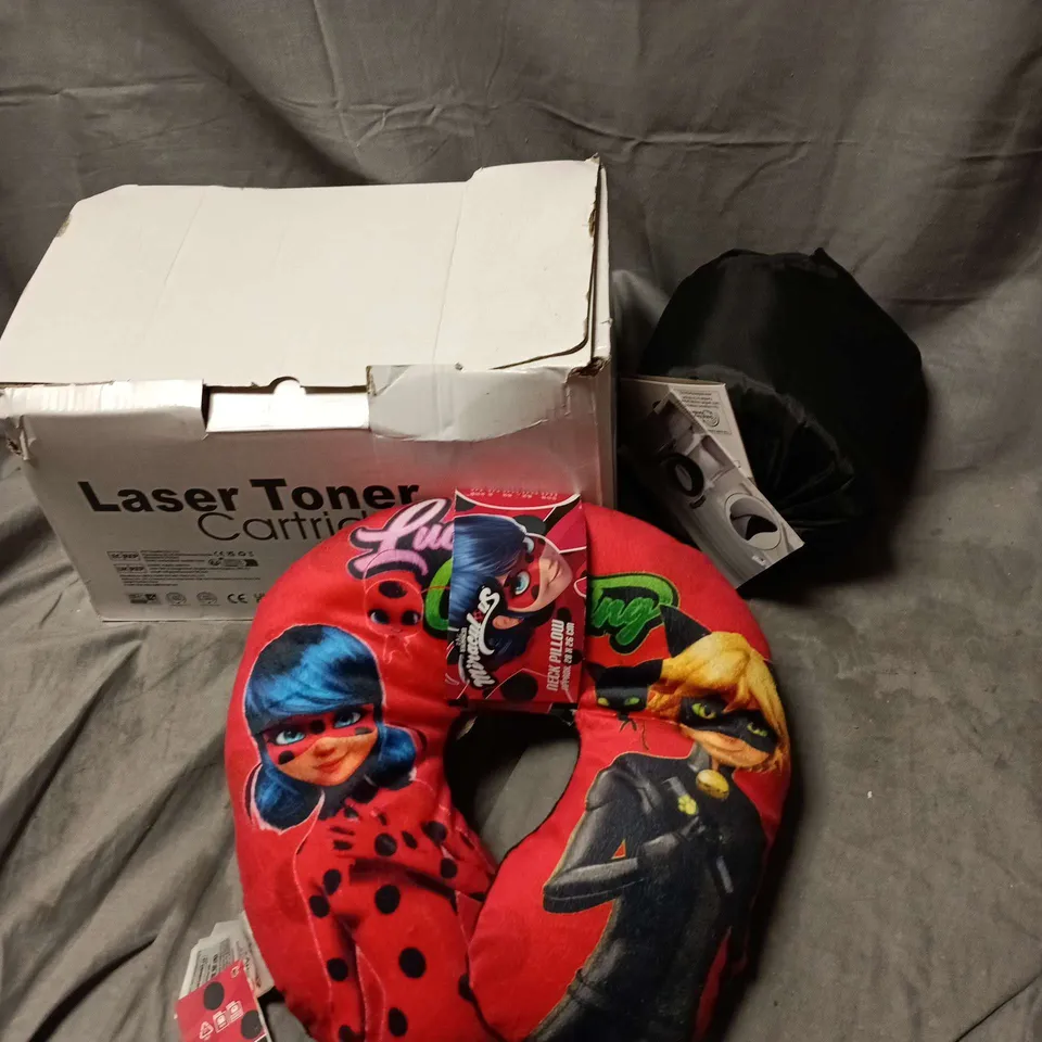 BOX OF APPROXIMATELY 15 ASSORTED HOUSEHOLD ITEMS TO INCLUDE KIDS NECK PILLOW, TRAVEL PILLOW, TONER CARTRIDGE ETC