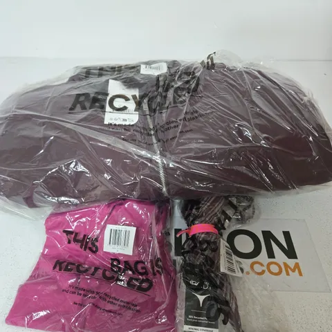 APPROXIMATELY 10 ASSORTED CLOTHING ITEMS IN VARIOUS SIZES, COLOURS & STYLES