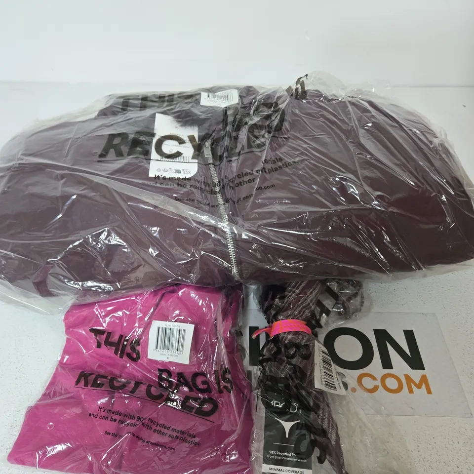 APPROXIMATELY 10 ASSORTED CLOTHING ITEMS IN VARIOUS SIZES, COLOURS & STYLES