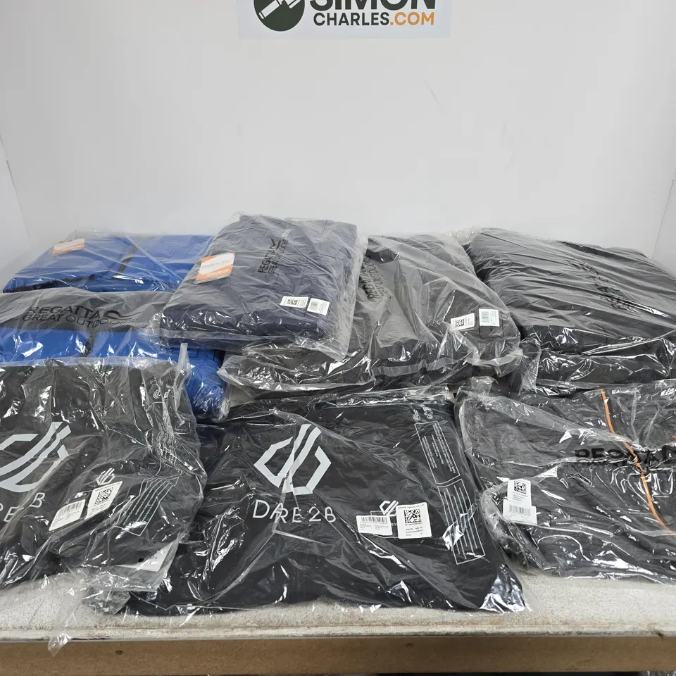 APPROXIMATELY 8 ASSORTED BRAND NEW REGATTA CLOTHING ITEMS IN VARIOUS SIZES, STYLES & COLOURS