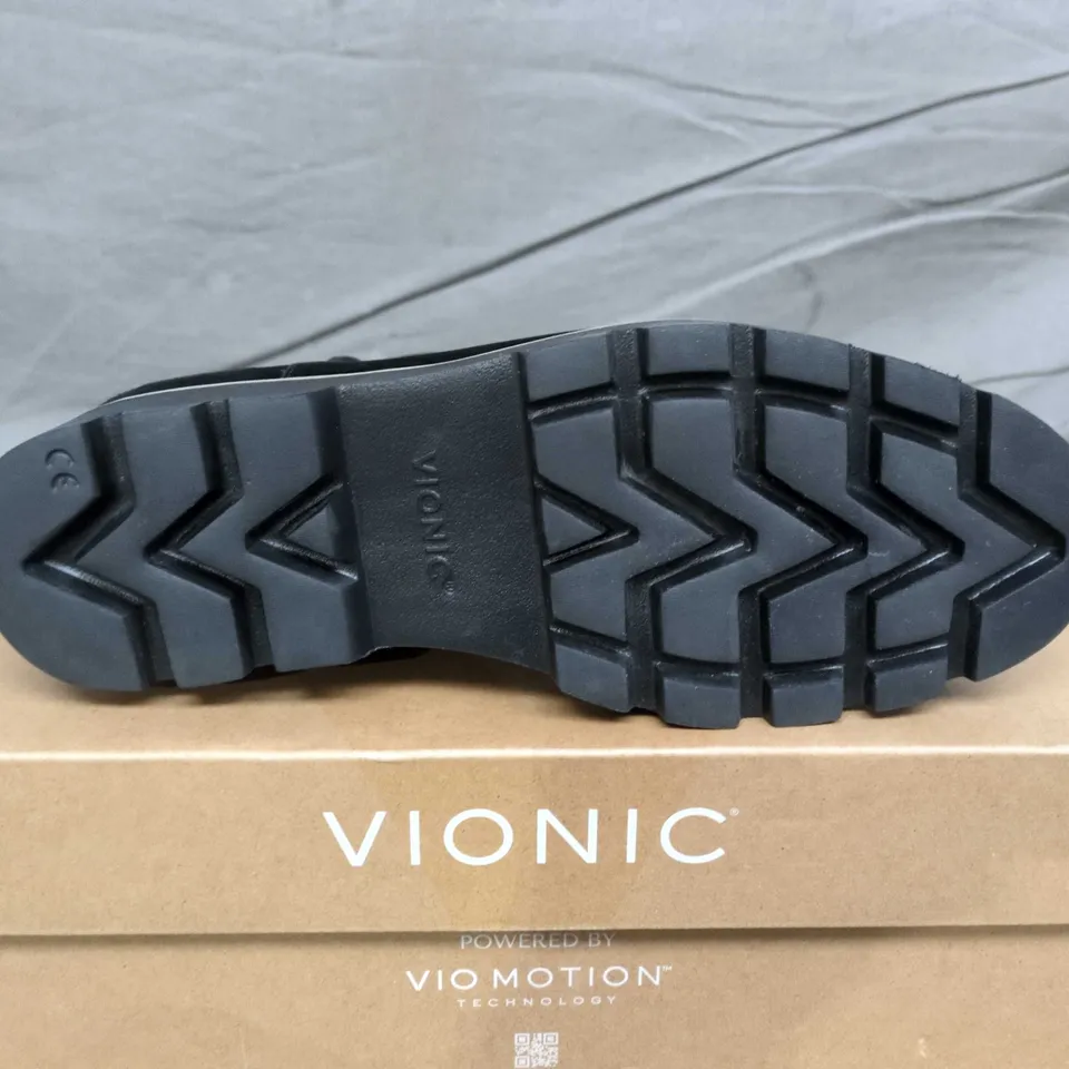 VIONIC CHARM CARISSA BOOT – BLACK SUEDE, UK 5 (WOMEN)