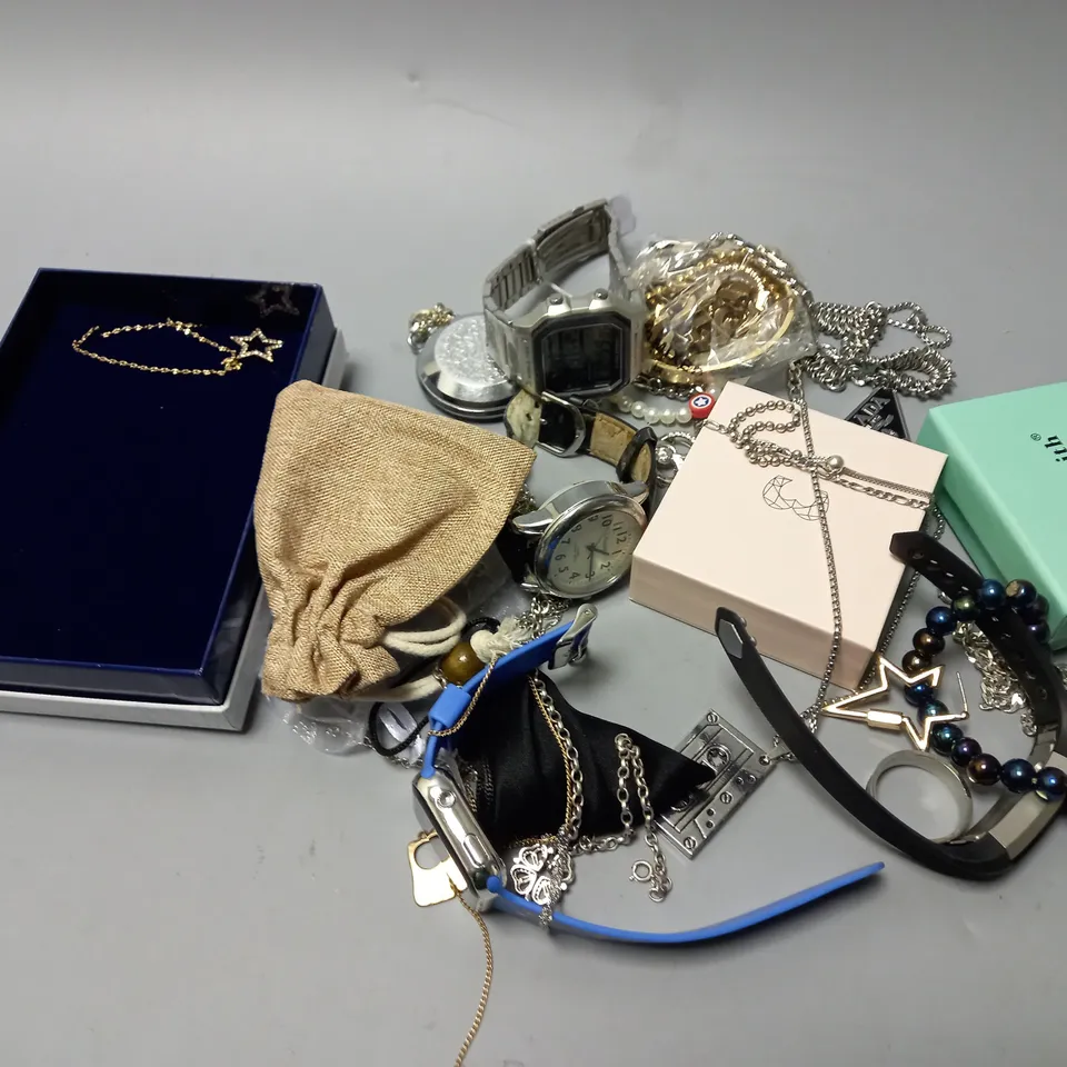 LARGE QUANTITY OF ASSORTED JEWELLERY TO INCLUDE: NECKLACES, RINGS, WATCHES AND EARRINGS