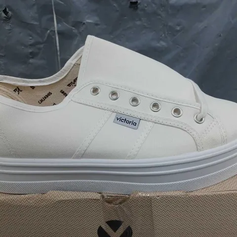 BOXED VICTORIA WOMENS BARCELONA TRAINERS IN WHITE - SIZE 7