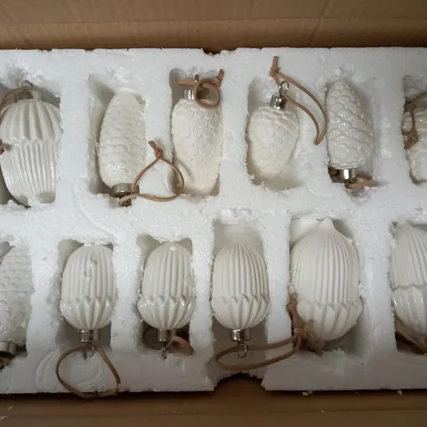 BOX OF APPROX 12 ASSORTED DECORITIVE HANGING PIECES