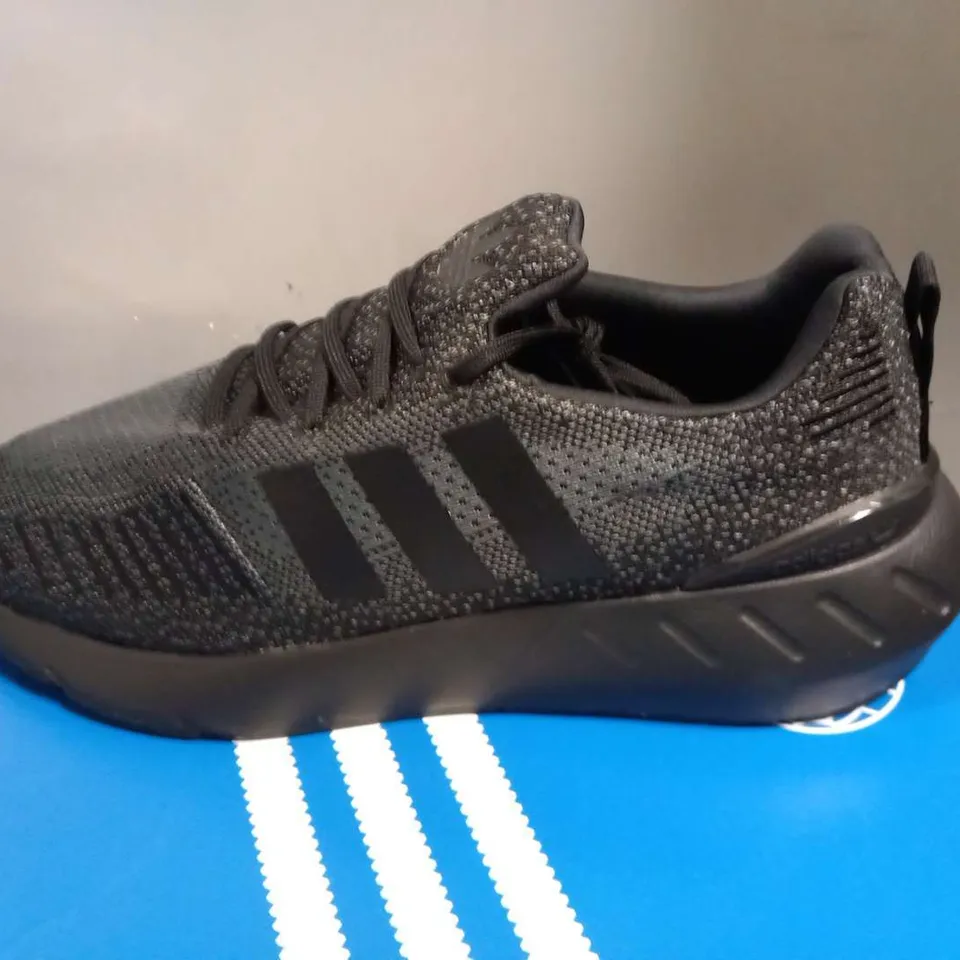 BOXED ADIDAS SWIFT RUN 22 SIZE 9.5