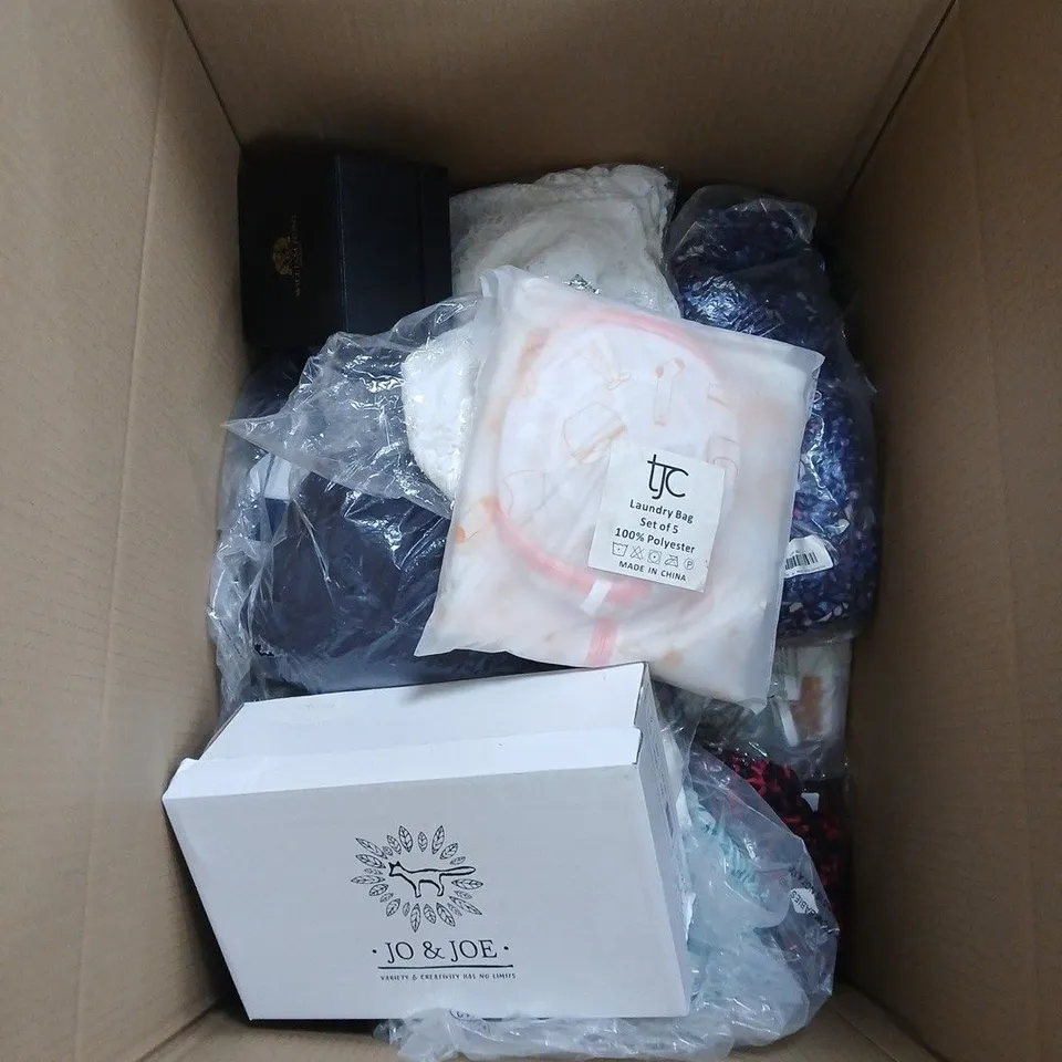 LARGE QUANTITY OF ASSORTED ITEMS TO INCLUDE PHILIPS POWER BANK, BAMBOO PILLOWCASE, MENOPAUSE RELIEF PATCHES, ETC - COLLECTION ONLY