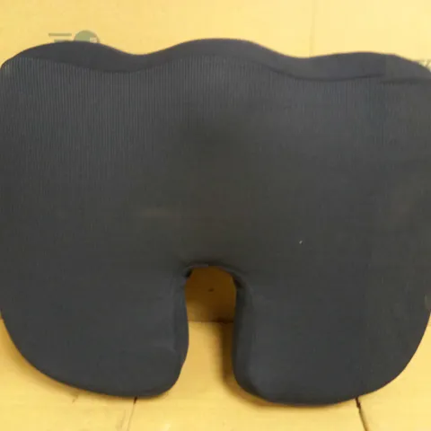 5 STAR UNITED SUPPORT CUSHION - BLACK 