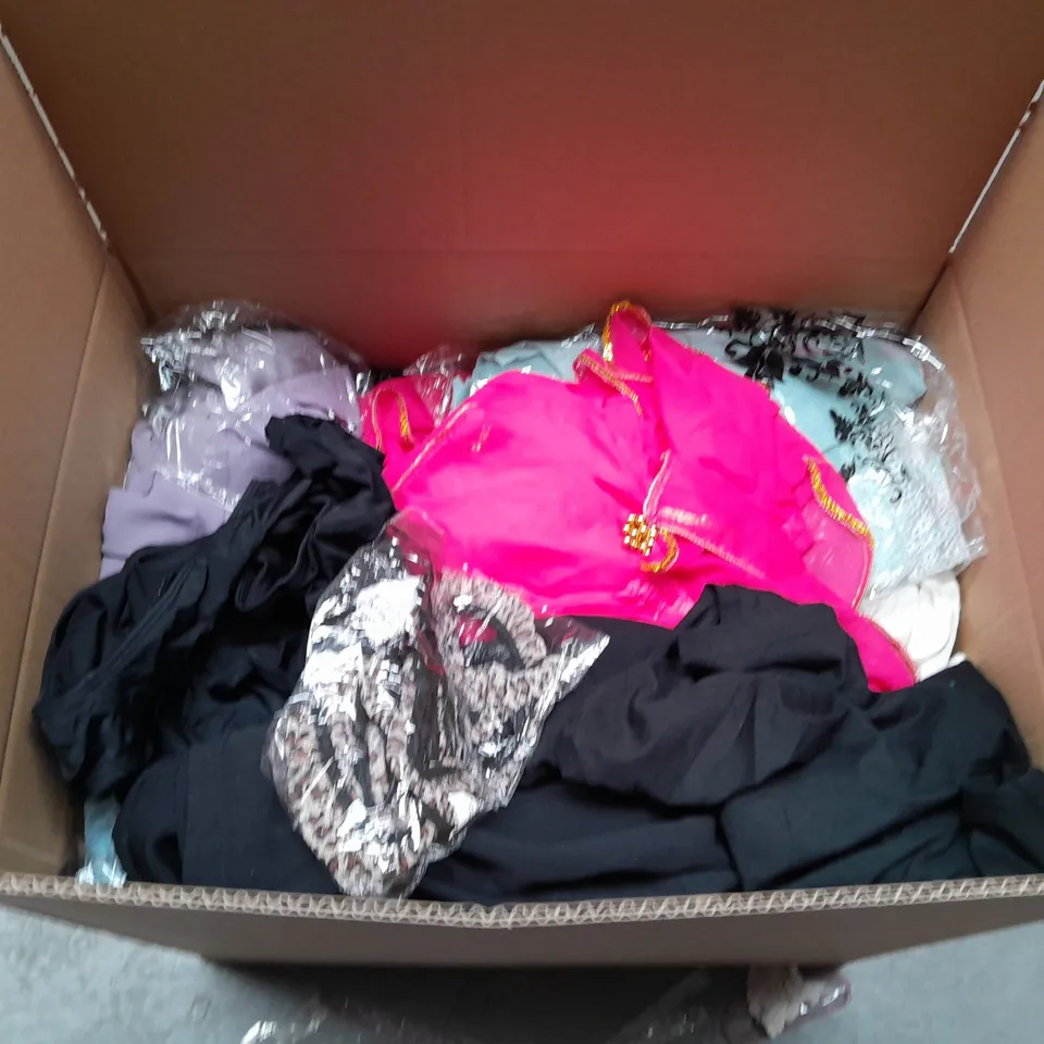LARGE QUANTITY OF ASSORTED CLOTHING ITEMS TO INCLUDE BODEN, SLAZENGER AND SHEIN