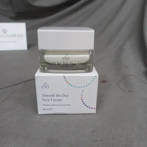 LOOK FABULOUS FOREVER SMOOTH THE DAY FACE CREAM 50ML