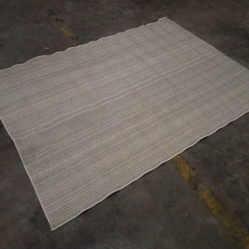 QUALITY DESIGNER AREA RUG APPROXIMATELY 160×220CM