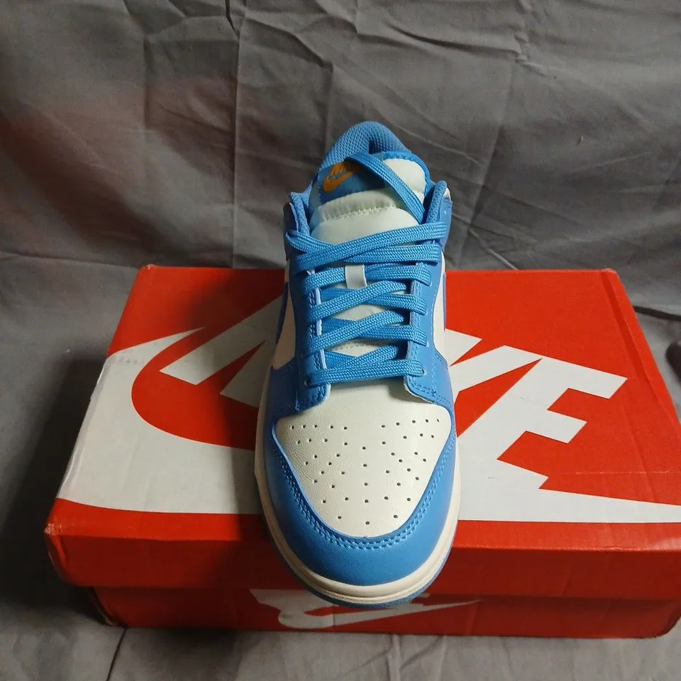 NIKE DUNK LOW TRAINERS IN BLUE/WHITE - 7