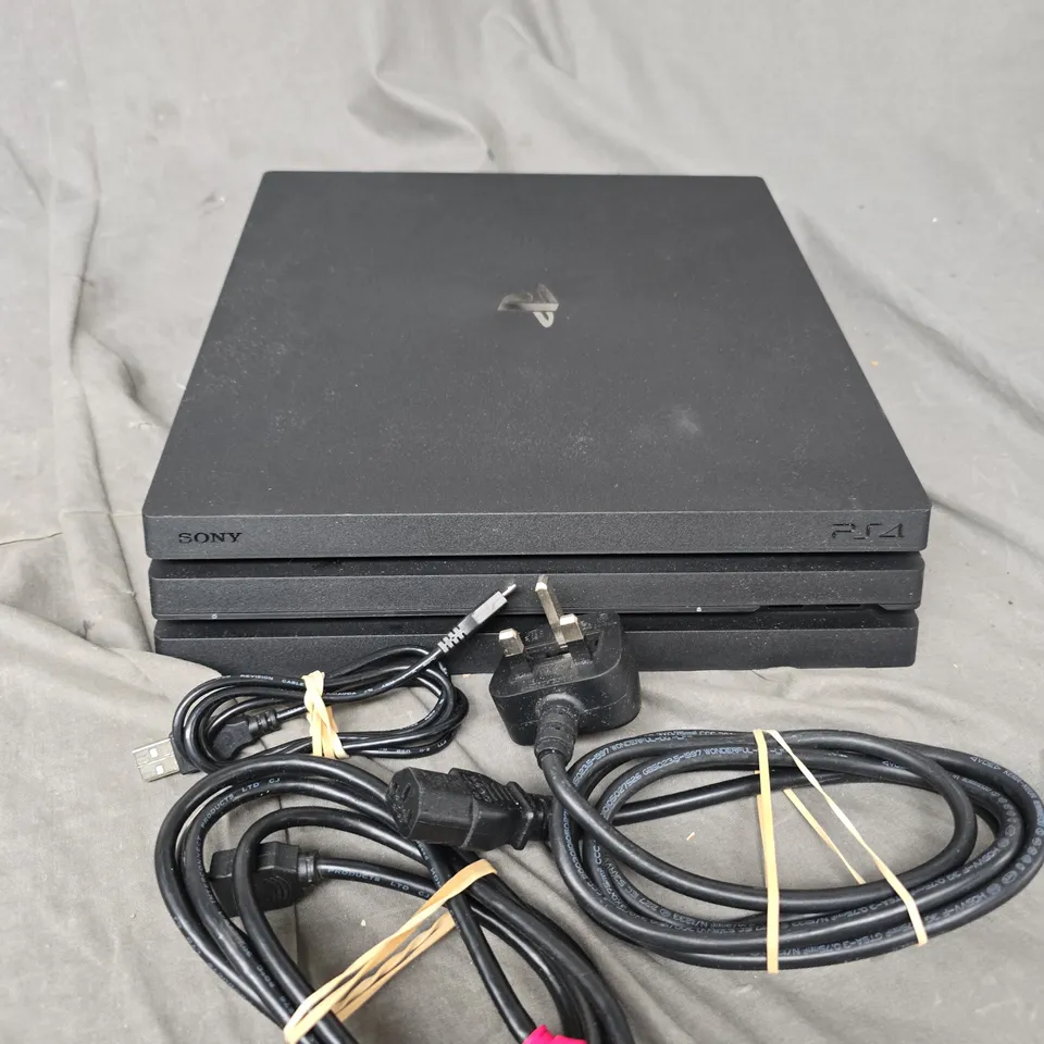 PLAYSTATION 4 PRO CONSOLE 