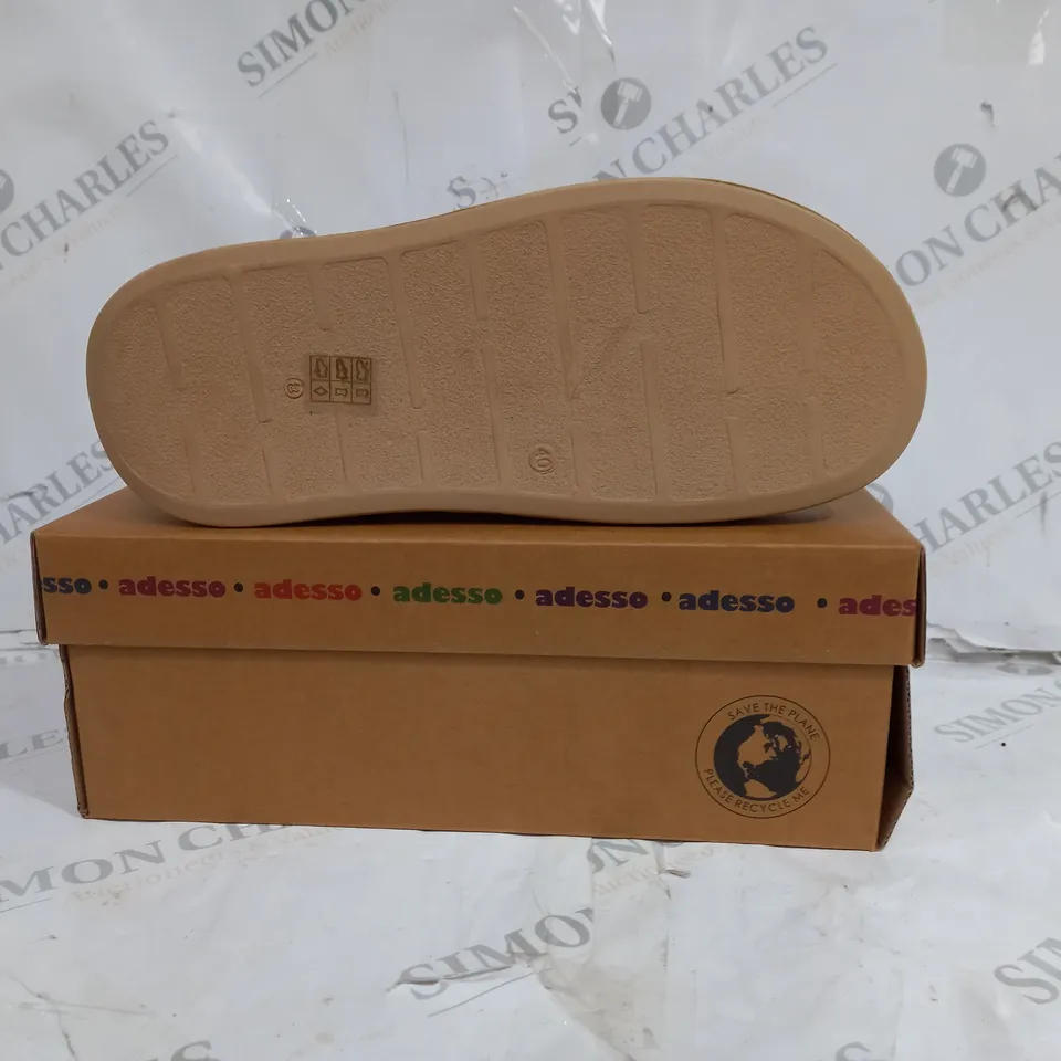 BOXED PAIR OF ADESSO LEATHER PLATFORM SANDALS MULTI-COLOURED IN SIZE 7