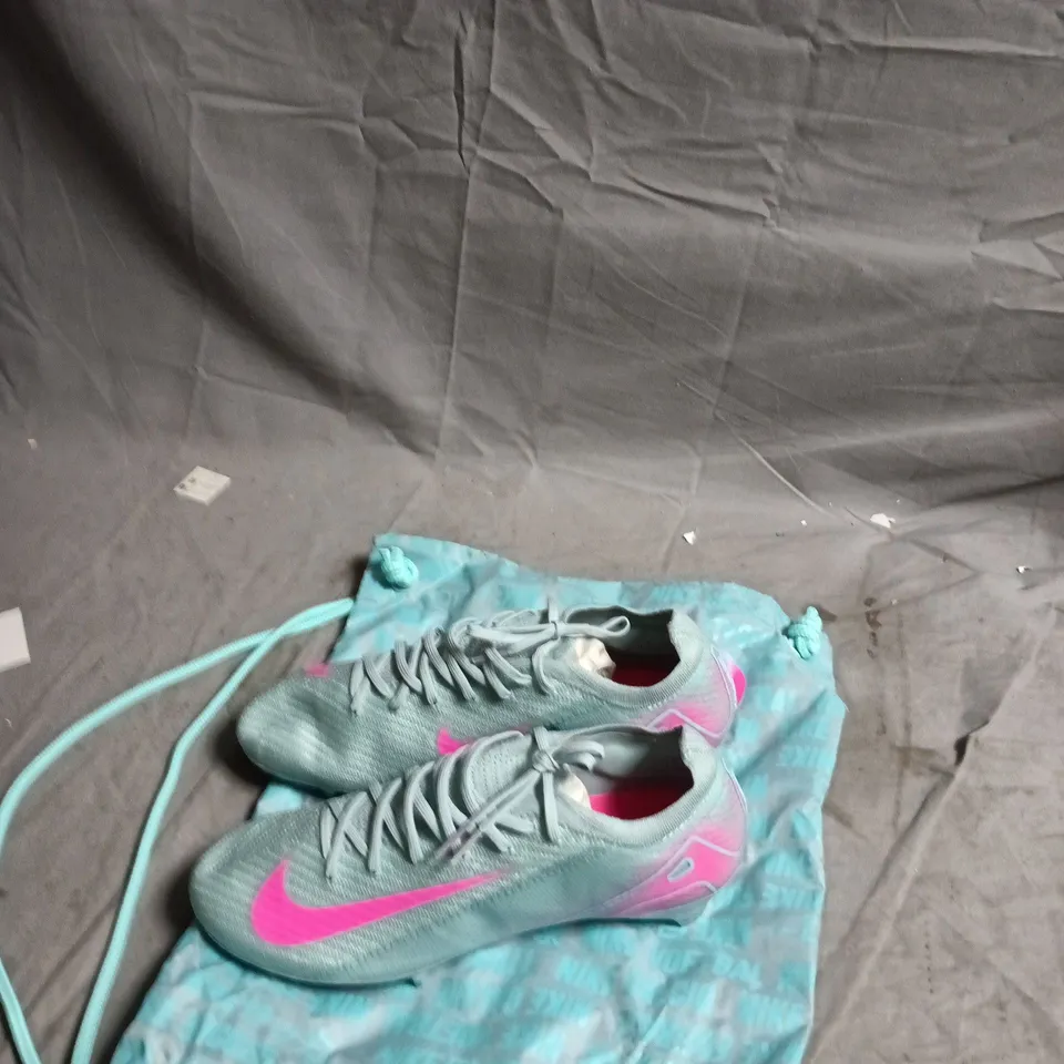 NIKE MERCURIAL FOOTBALL BOOTS – GREY/TEAL WITH PINK SWOOSH UK 8.5