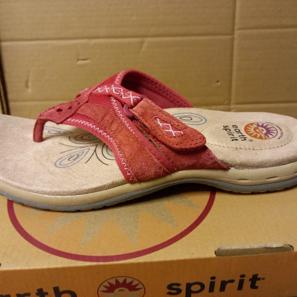 EARTH SPIRIT JULIET SANDAL - UK SIZE 7, RICH RED