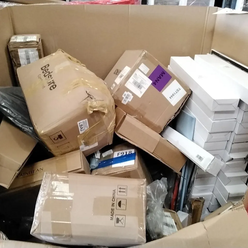 PALLET OF ASSORTED ITEMS TO INCLUDE: ELECTRIC FRYER, 18KG NEOPRENE DUMBELL SET, BABY GYM, RETRACTABLE SAFETY GATE, BATHROOM RISER RAILS, FLANNEL SHERPA BLANKET ECT