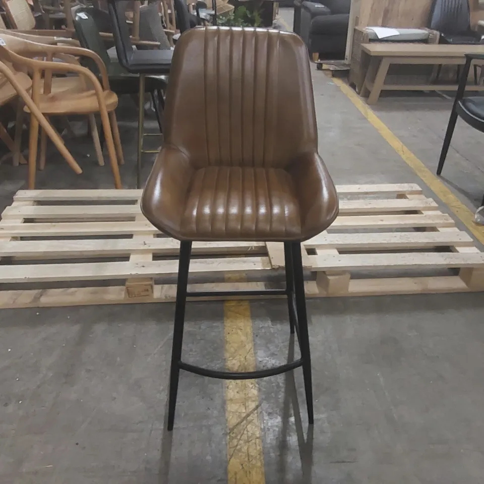 BROOKLYN LEATHER BAR STOOL
