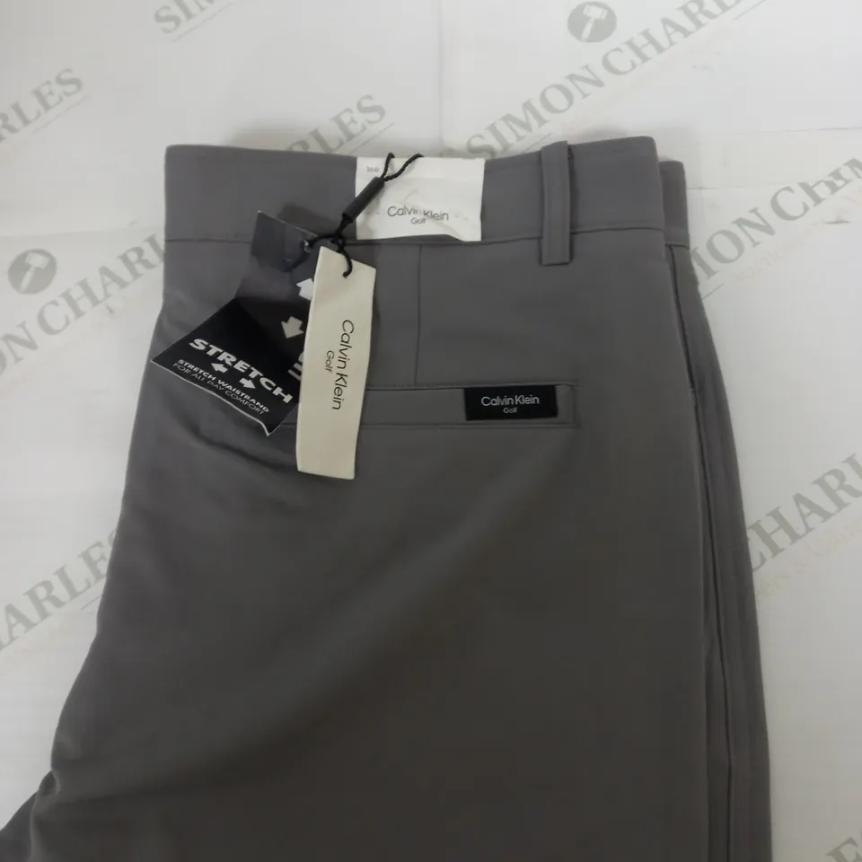 CALVIN KLEIN GOLF SHORTS SIZE 36