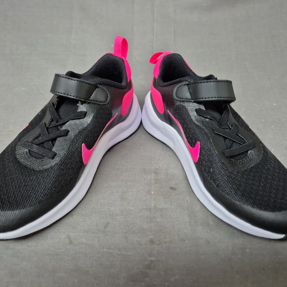 BOXED PAIR OF NIKE REVOLUTION 7 KID'S SHOES IN BLACK/PINK UK SIZE 13