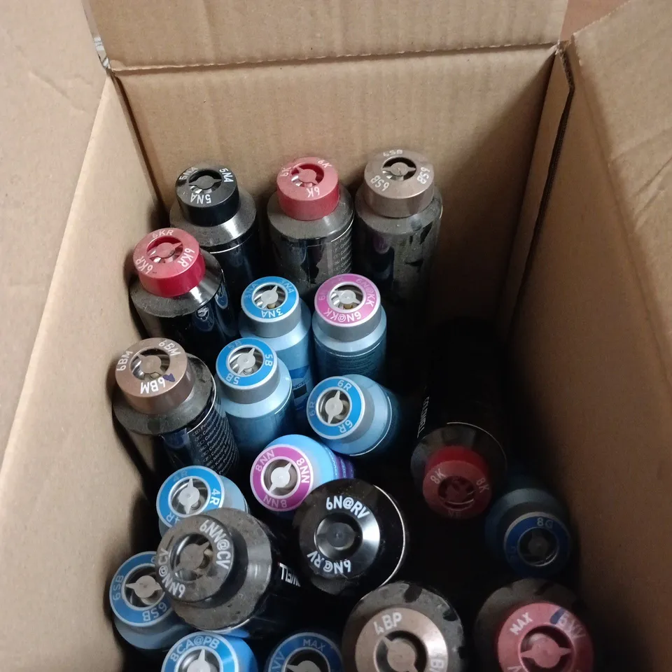 APPROXIMATELY 22 X ASSORTED GOLDWELL HAIR CARE PRODUCTS TO INCLUDE 10N EXTRA LIGHT BLONDE, TOP CHIC 9GN WARM BLONDES ETC